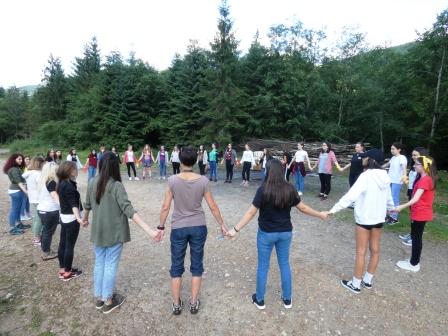 Camp Ignite: ”Scânteia” care îi pregătește pe 50 de adolescenți din Cluj și Vâlcea să privească viitorul drept în față!